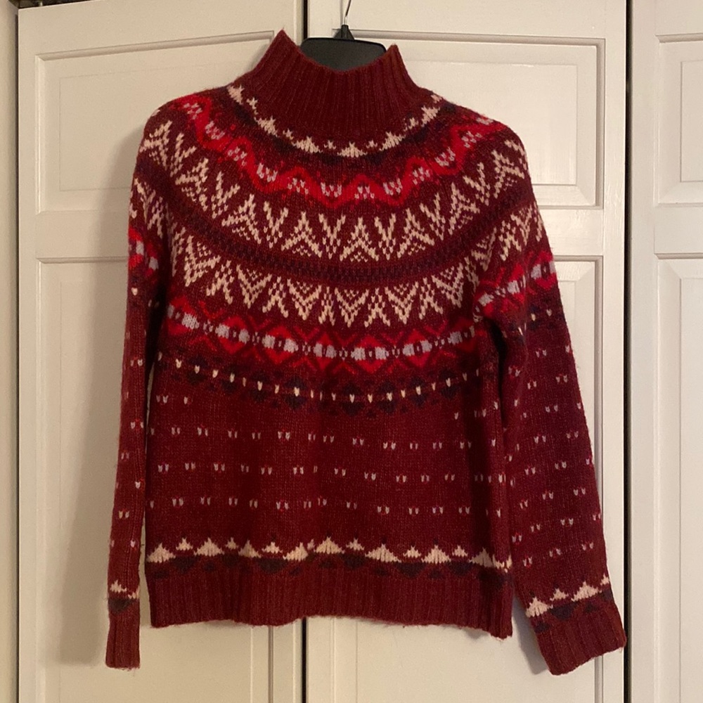 AE sweater small